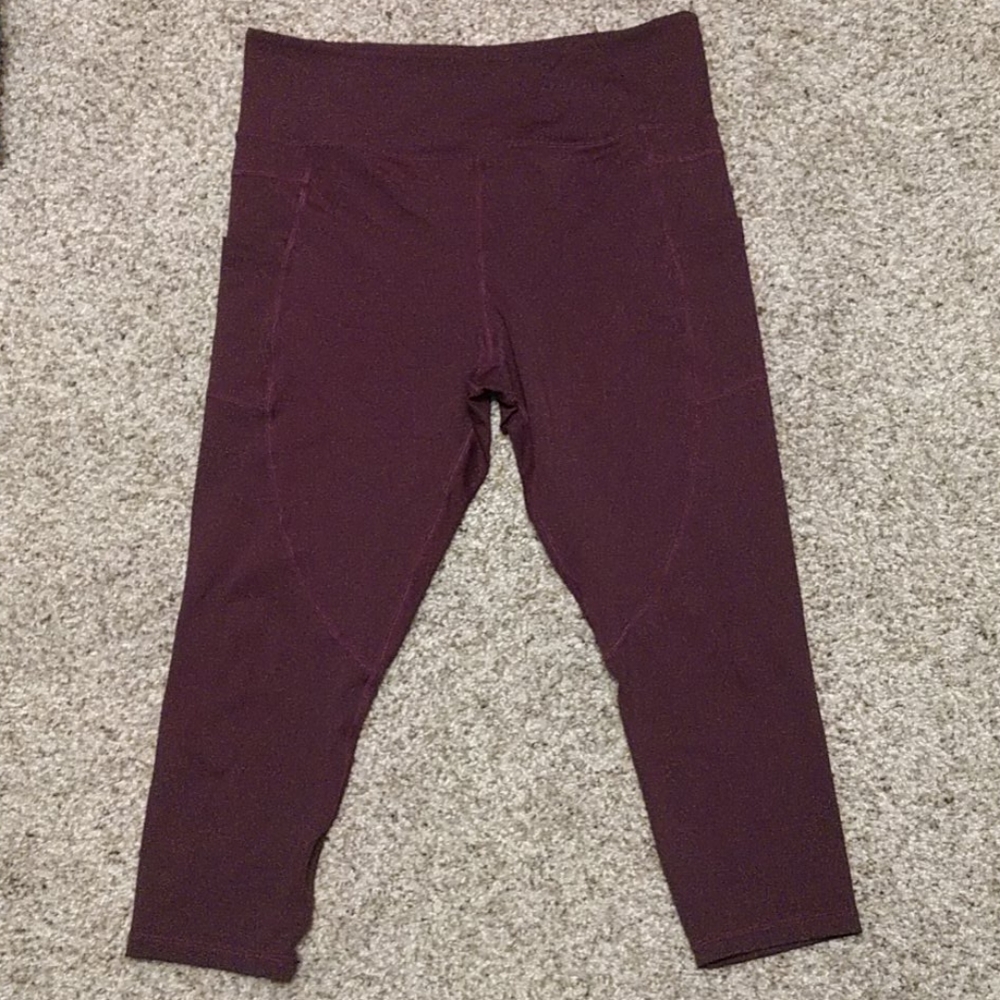Zyia Light N Tight Capri Leggings Plum 14-16